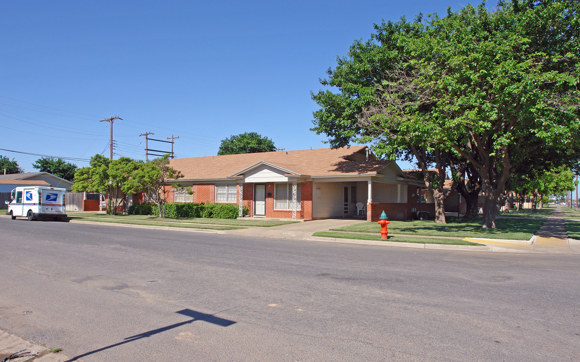 4201-4215 50th St in Lubbock, TX - Building Photo