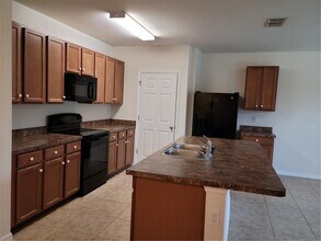10476 Harlingen St in Port Charlotte, FL - Foto de edificio - Building Photo