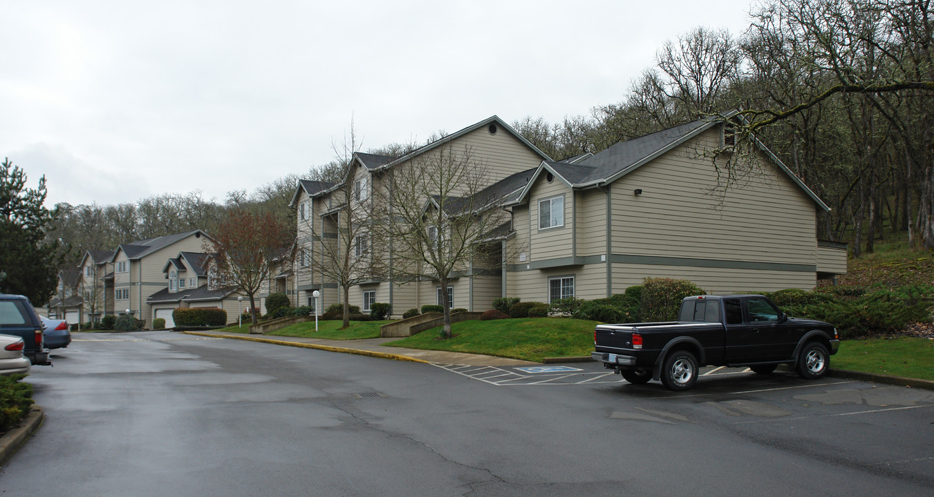 Oakridge Apartments in Roseburg, OR - Foto de edificio