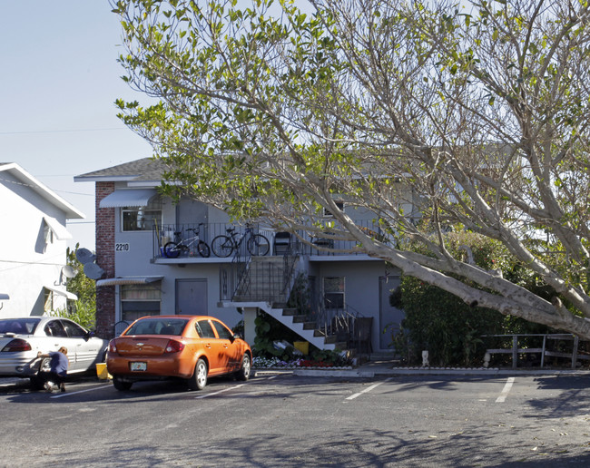 2210 SE 3rd St in Boynton Beach, FL - Foto de edificio - Building Photo