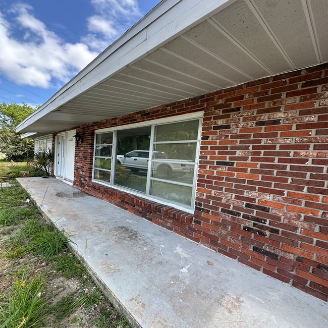 2175 Conway Blvd in Port Charlotte, FL - Building Photo - Building Photo
