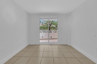 2100 Brickell Ave, Unit 305 in Miami, FL - Building Photo - Building Photo