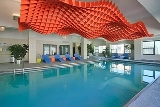 70 W Huron St in Chicago, IL - Foto de edificio - Building Photo