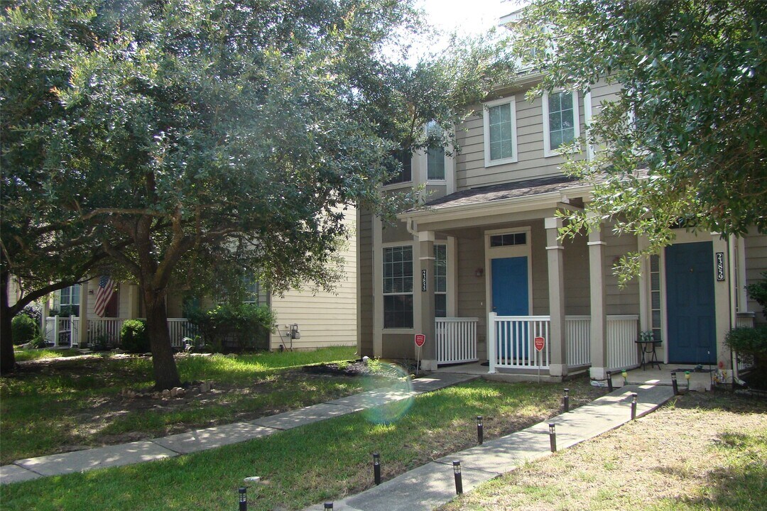 23855 Pebworth Pl in Spring, TX - Foto de edificio