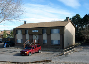 3955 Stonedike Dr in Colorado Springs, CO - Foto de edificio - Building Photo