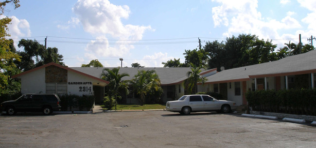 2314 Polk St in Hollywood, FL - Building Photo - Building Photo