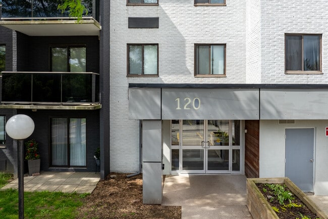 Adanac Crossing in Kitchener, ON - Building Photo - Building Photo