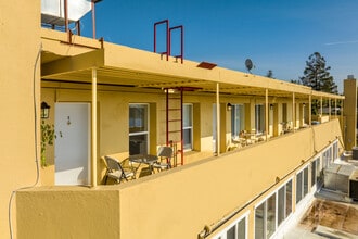 411 California Ave in Palo Alto, CA - Foto de edificio - Building Photo