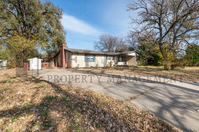 220 E 44th St S in Wichita, KS - Building Photo - Building Photo