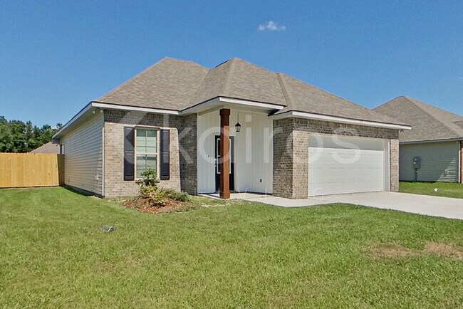 105 Hendrix Rd in Carencro, LA - Foto de edificio - Building Photo