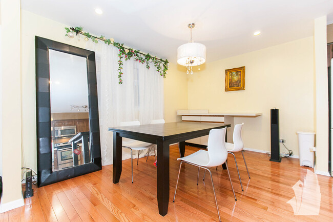 1330 N La Salle Dr in Chicago, IL - Building Photo - Building Photo