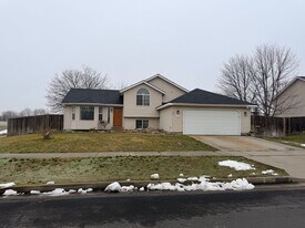 8104 N Ainsworth Dr in Hayden, ID - Building Photo