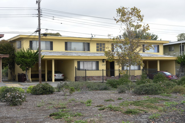 9866-9872 Bancroft Ave in Oakland, CA - Foto de edificio - Building Photo