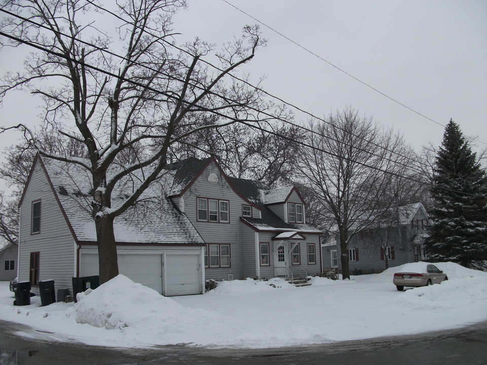 521 Wilcox St in Waupun, WI - Building Photo