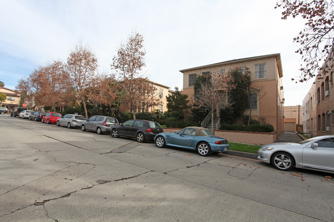 1650-1670 Lyman Pl in Los Angeles, CA - Foto de edificio