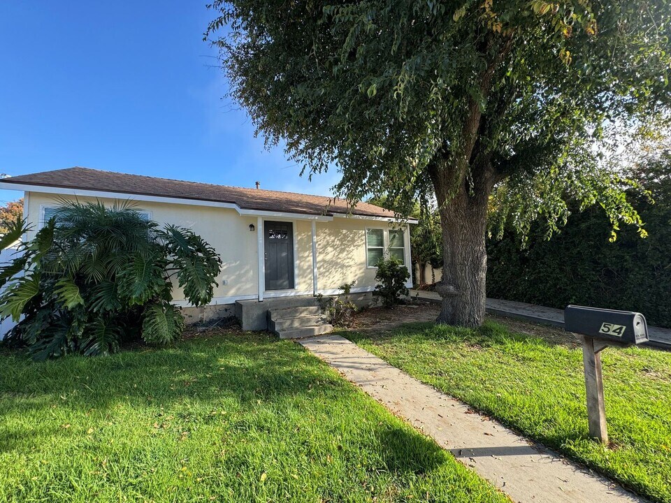 54 San Clemente St in Ventura, CA - Building Photo