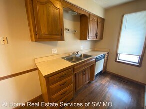 333 W Madison St in Springfield, MO - Building Photo - Building Photo
