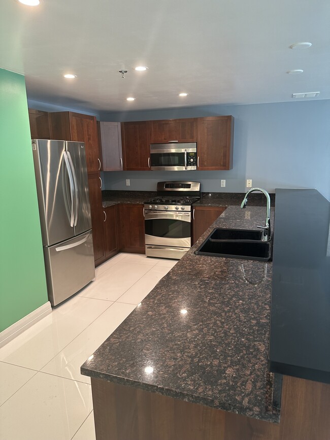 150 Las Vegas Blvd N, Unit 2206 in Las Vegas, NV - Foto de edificio - Building Photo