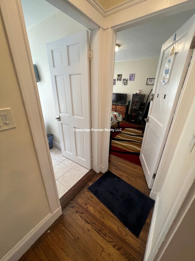117 Burget Ave, Unit 1 in Medford, MA - Building Photo - Building Photo