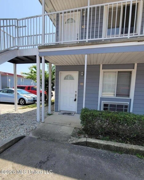 1664 Beach Blvd, Unit 37 in Biloxi, MS - Foto de edificio - Building Photo
