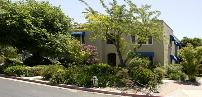 2300 Pacheco St in Concord, CA - Foto de edificio - Building Photo