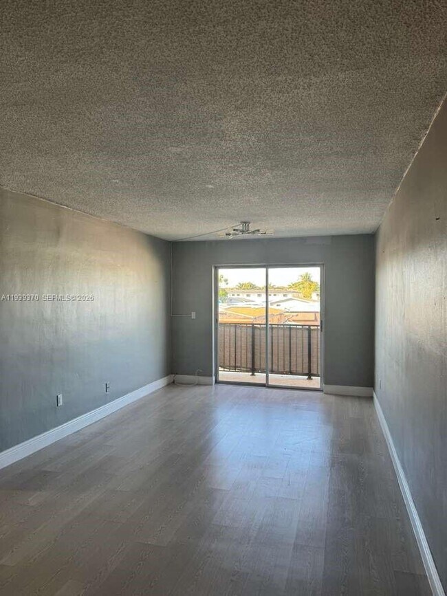 1305 W 26th Pl in Hialeah, FL - Building Photo - Building Photo