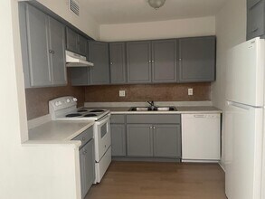 2029 NW 46th Ave in Lauderhill, FL - Foto de edificio - Building Photo