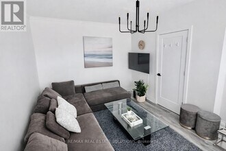 206 Bathurst St in Toronto, ON - Building Photo - Building Photo