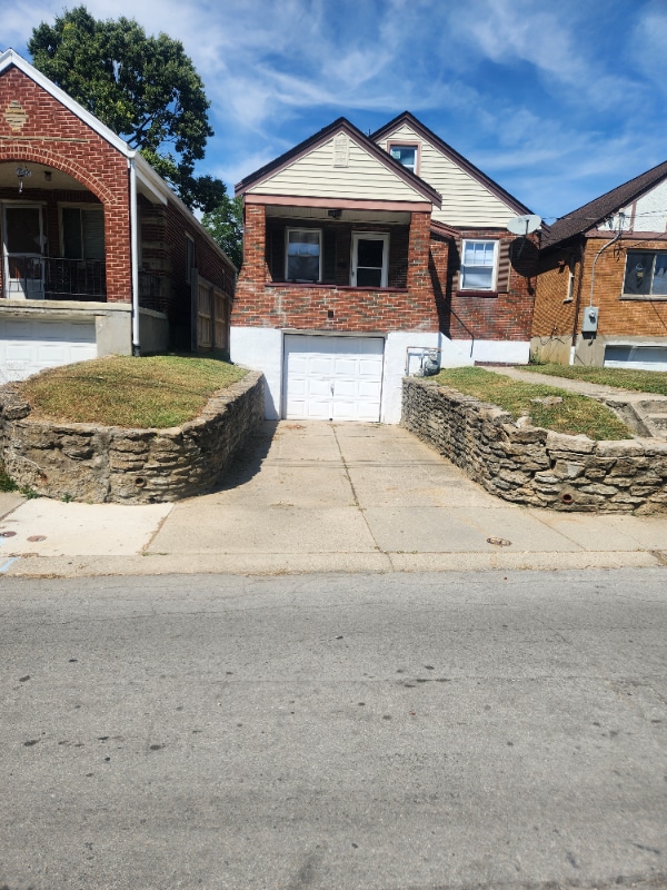 property at 1870 Dalewood Pl