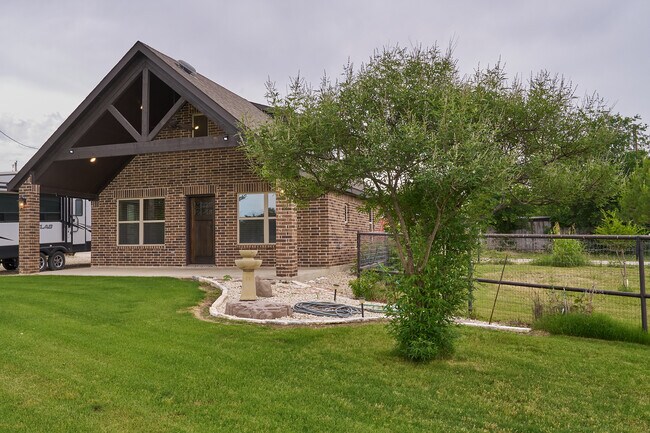 1128 Izzy Ln in Little Elm, TX - Foto de edificio - Building Photo