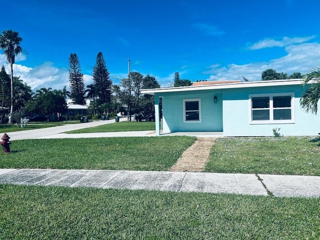 1400 Binney Dr in Fort Pierce, FL - Foto de edificio - Building Photo