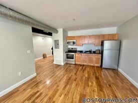 26 Portland St in Worcester, MA - Building Photo