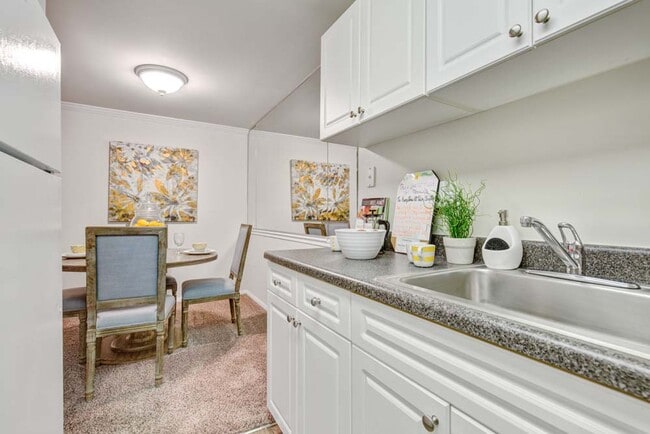 The Hamptons at Town Center Apartment Homes in Germantown, MD - Foto de edificio - Building Photo