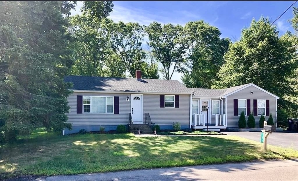 143 S Worcester St in Norton, MA - Building Photo