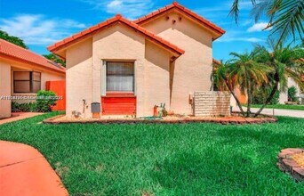 700 SW 113th Ave in Pembroke Pines, FL - Building Photo - Building Photo