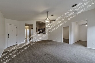 6615 E Splendid Ln in Tucson, AZ - Foto de edificio - Building Photo