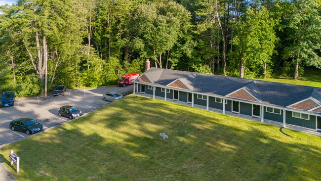 4-6 Woodburn Dr in Litchfield, NH - Building Photo - Building Photo