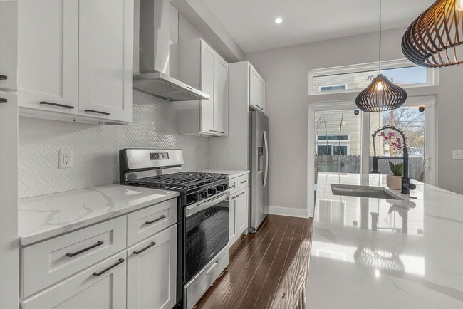 property at 1645 W Cabot St