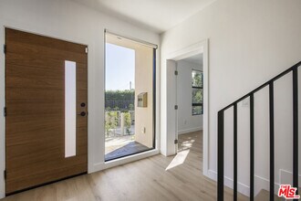 2651 Vineyard Ave in Los Angeles, CA - Building Photo - Building Photo