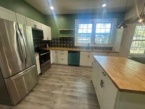 1009 K St in Brunswick, GA - Foto de edificio - Building Photo