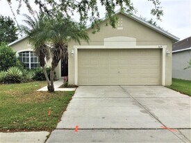 1615 Alhambra Crest Dr in Ruskin, FL - Building Photo