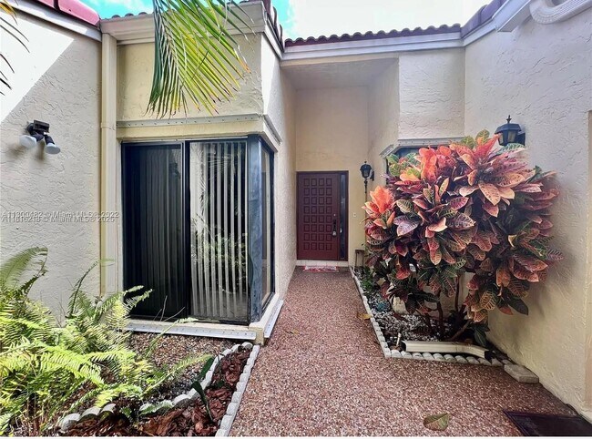642 Emerald Way E in Deerfield Beach, FL - Building Photo - Building Photo