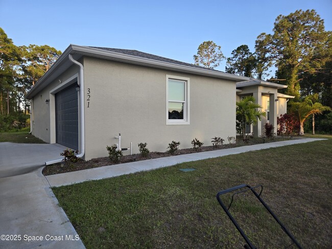 321 Battersea Ave SE in Palm Bay, FL - Building Photo - Building Photo