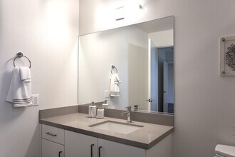 The Sienna in Los Angeles, CA - Foto de edificio - Interior Photo