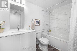 100 Manett Crescent in Brampton, ON - Building Photo - Building Photo