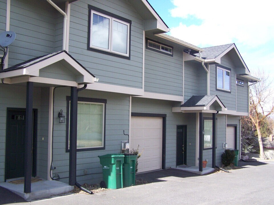 812 W Oregon Ave in Klamath Falls, OR - Building Photo