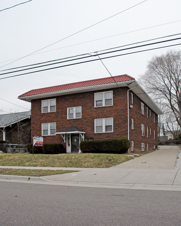 2141 17th St SW in Kenmore, OH - Building Photo