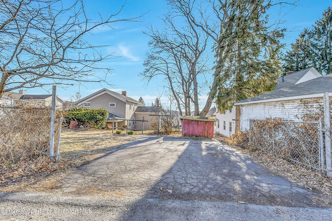 331 Cherry St in Dunmore, PA - Building Photo - Building Photo