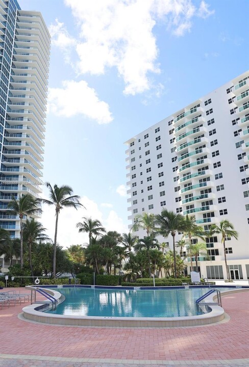 3001 S Ocean Dr, Unit 1241 in Hollywood, FL - Foto de edificio