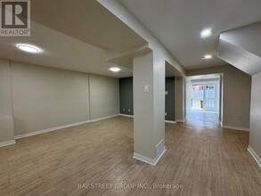 33 Cindy Nicholas Dr in Toronto, ON - Building Photo - Building Photo
